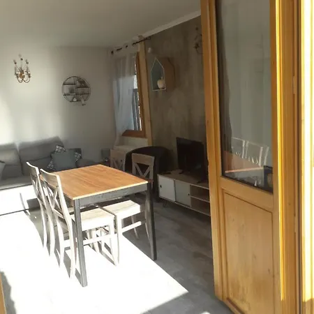 Enclos Savoyard Meublé 1chambre 1 Canapé Lits 3personnes * Grand-Aigueblanche