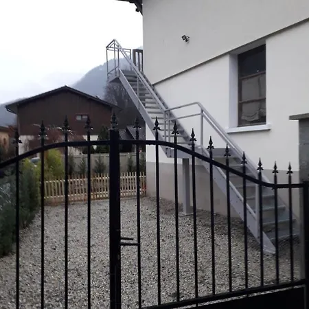 Appartement Enclos Savoyard Meublé 1chambre 1 Canapé Lits 3personnes Grand-Aigueblanche