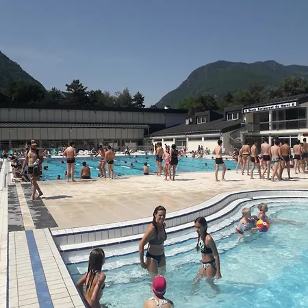 Enclos Savoyard Meublé 1chambre 1 Canapé Lits 3personnes