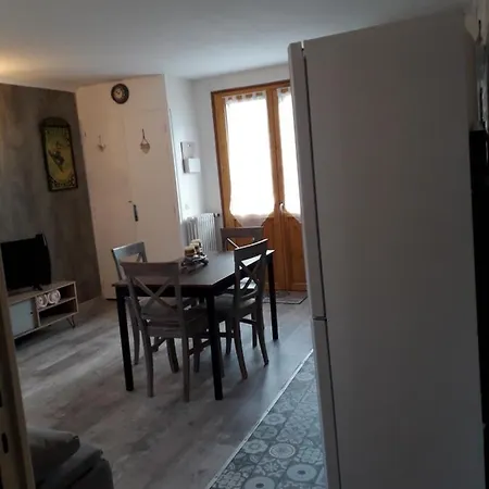Enclos Savoyard Meublé 1chambre 1 Canapé Lits 3personnes *
