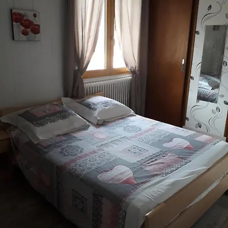 Enclos Savoyard Meublé 1chambre 1 Canapé Lits 3personnes Grand-Aigueblanche