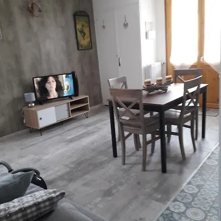 Appartement Enclos Savoyard Meublé 1chambre 1 Canapé Lits 3personnes *
